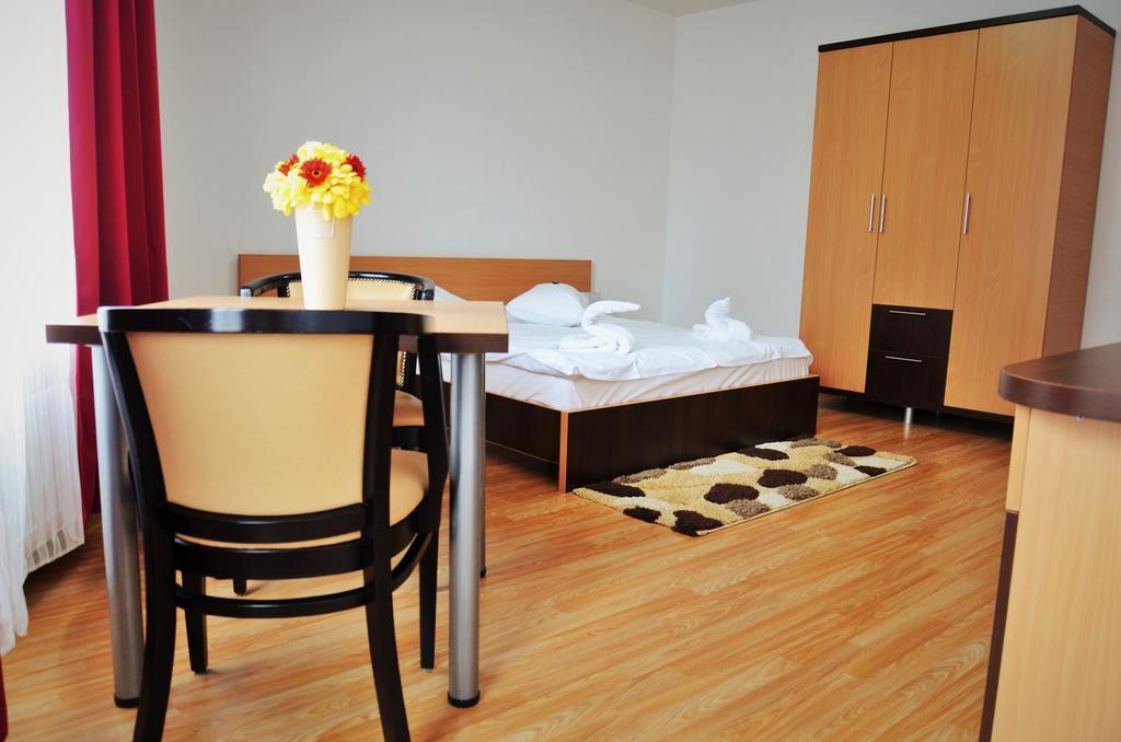 Aparthotel Zorilor Клуж-Напока Номер фото